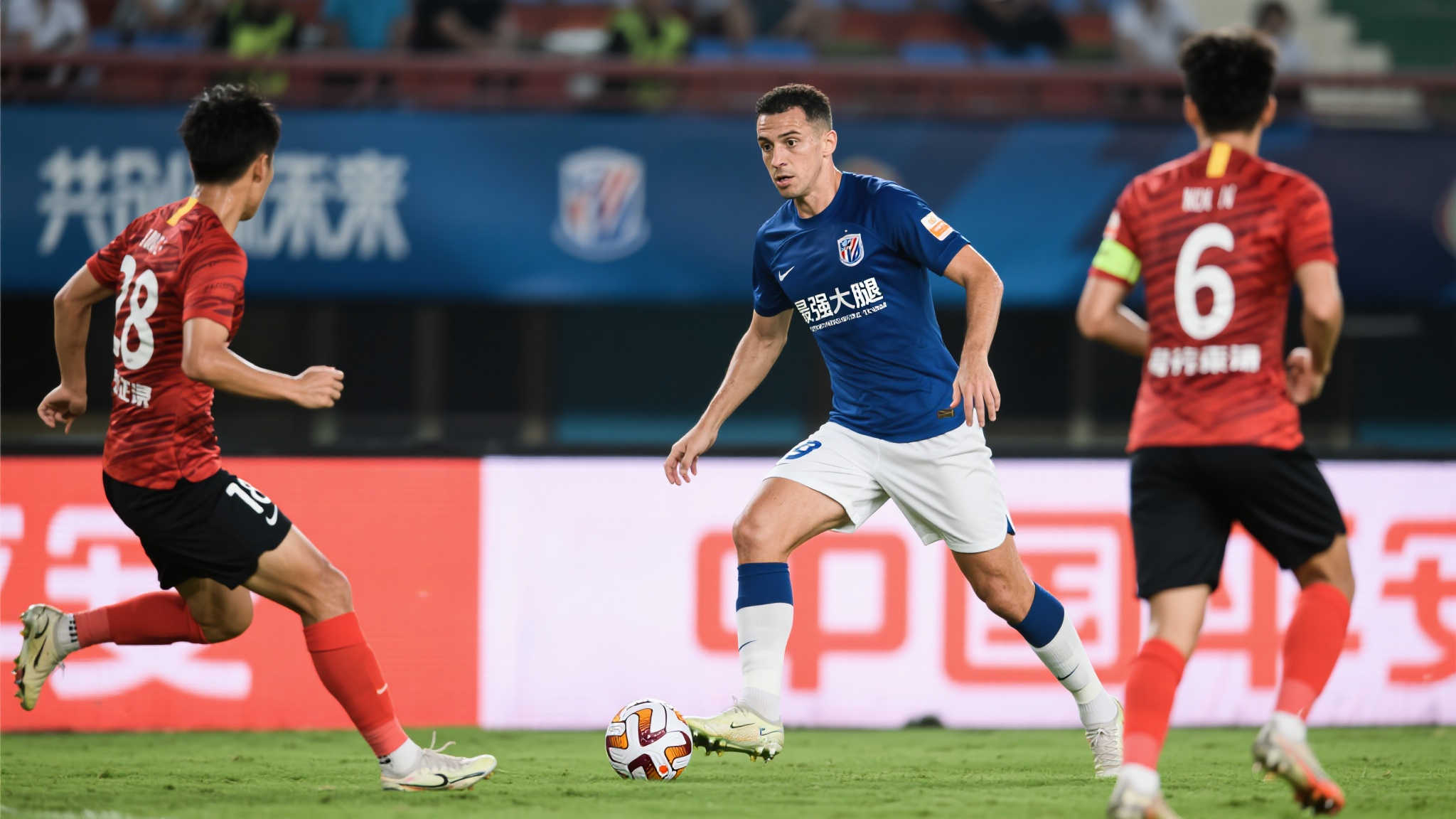 3:2逆转彰显申花老将价值 宝刀未老成最强助力 伊万若用他或助国足冲世界杯 3:2逆转彰显申花老将价值 宝刀未老成最强助力 伊万若用他或助国足冲世界杯